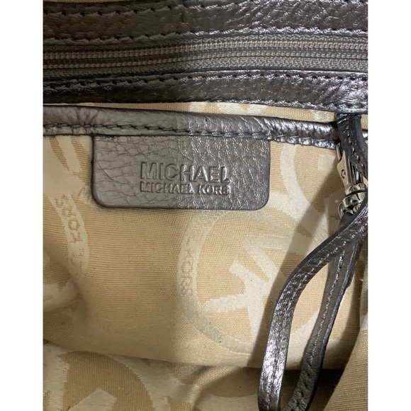 Michael Kors MK Leather EUC crossbody/shoulder bag. - Picture 6 of 9